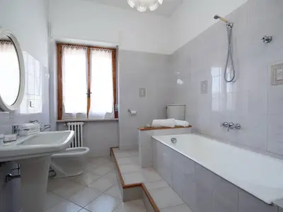 Badezimmer mit Badewanne