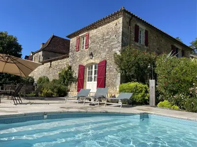 Außenseite Ferienhaus [Sommer]