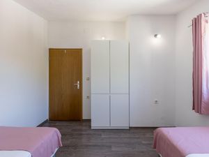 23939788-Ferienhaus-8-Split-300x225-5