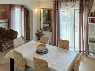DiningRoom