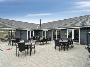 Ferienhaus für 30 Personen (375 m²) in Spøttrup