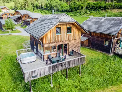Außenseite Ferienhaus [Sommer]