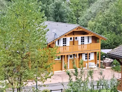 Außenseite Ferienhaus [Sommer]