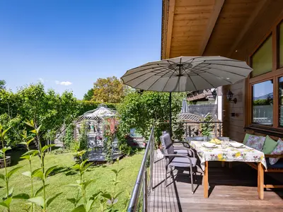 Terrasse mit Garten