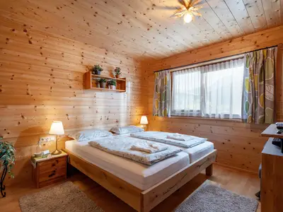 Schlafzimmer 1