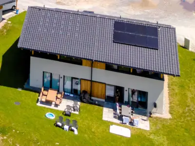 Außenseite Ferienhaus [Sommer]