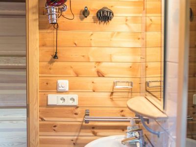 Badezimmer im EG mit Sauna, Fön, Dusche, WC