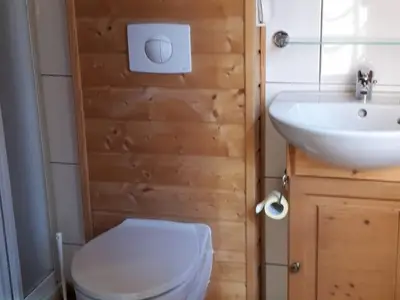 Badezimmer: Leuchtspiegel mit Radio