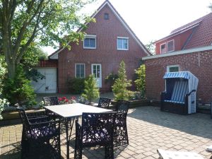 Terrasse hinter dem Haus