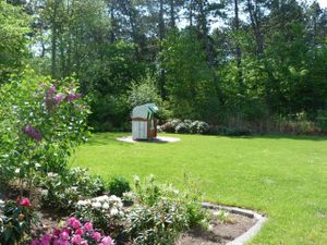 ein großer Garten mit Südterrasse im Kieferneck