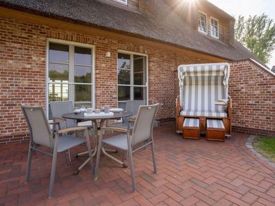 möb. Terrasse mit Strandkorb