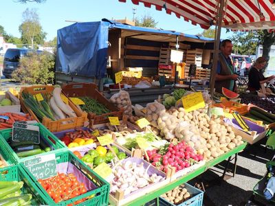 Wochenmarkt im Dorf