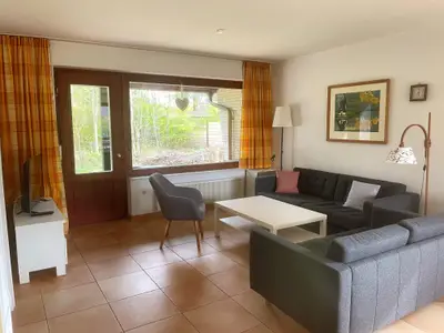 Sitzecke mit Blick in den Garten