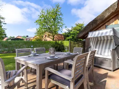 möb. Terrasse mit Strandkorb