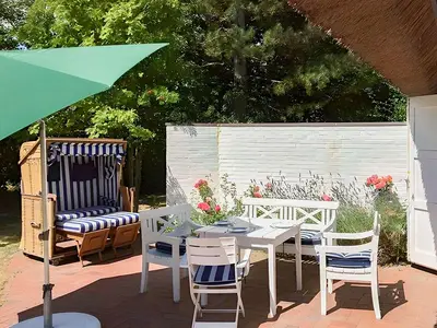 Terrasse mit Strandkorb