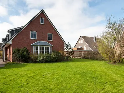 großer Garten mit unverbautem Blick