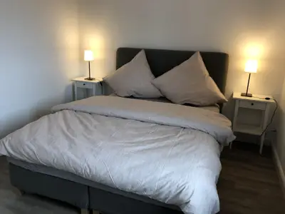 Schlafzimmer mit Doppelbett
