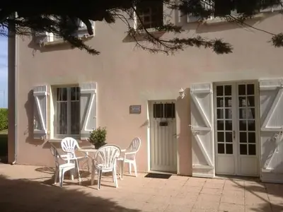 Terrasse hinter Haus