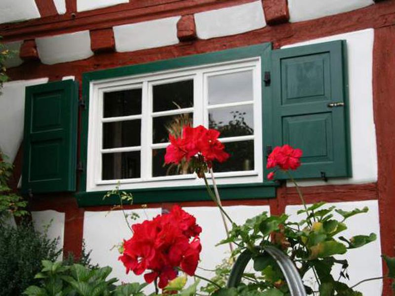 Rot-Weiß-Grün - die Farben des Öko-Fachwerkhauses