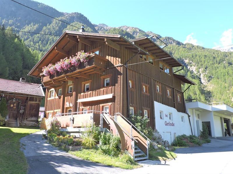 wunderschöne Vorderansicht Ferienhaus Gerlinde Söl