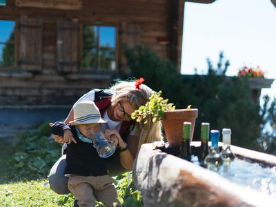 herrlich frisches Quellwasser zum Spielen und Kühl