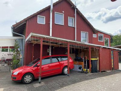 Außenbereich mit Carport