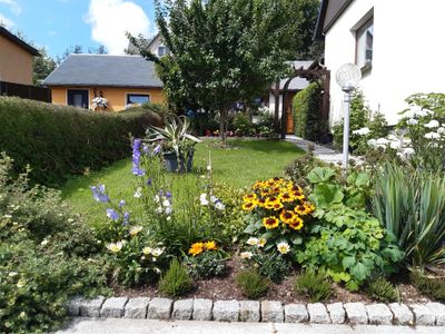 Blick vom Parkplatz zum Ferienhaus