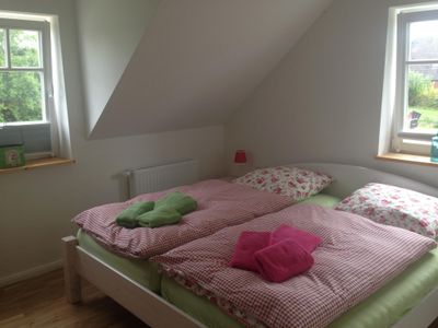 Das 2x2 Meter große Bett mit Blick zum Deich