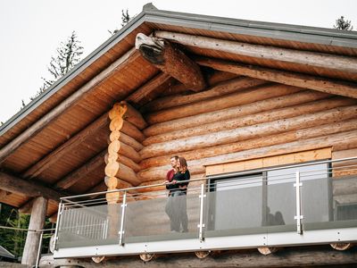 Blockhütte mit Balkon