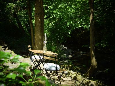 Sitzplatz direkt am Holzbach