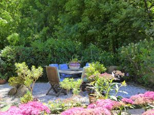 Coin intime dans le jardin orienté sud-ouest