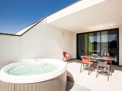 TERRASSE ET JACUZZI