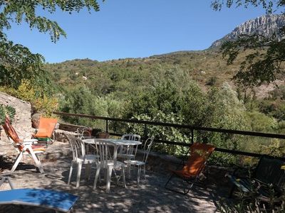 Terrasse et vue sur le Mont Tauch