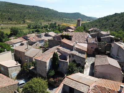 vue aérienne du village avec au centre le gite