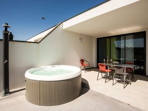 TERRASSE ET JACUZZI 2