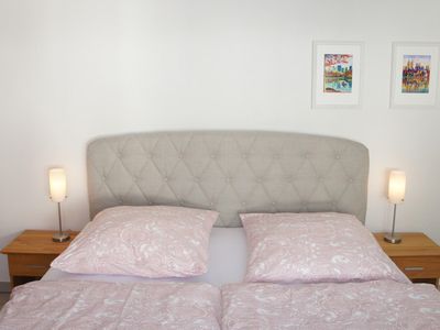 Schlafzimmer mit Boxspringbett 1,80 x 2,00 m