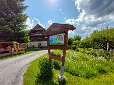 Herrlich der große Garten rund ums Haus Tschernitz