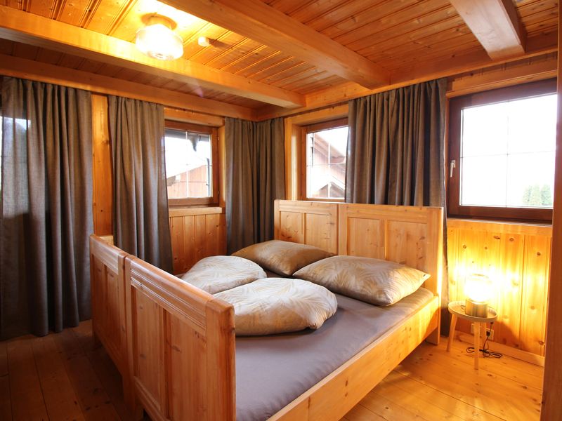 Schlafzimmer 1