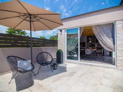 Ferienhaus für 8 Personen (250 m²) in Benčići 4/10