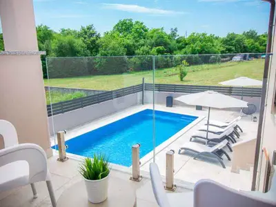 Ferienhaus für 8 Personen (250 m²) in Benčići 6/10
