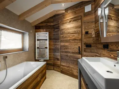 Bad mit Badewanne