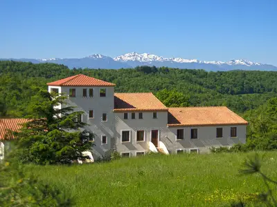 Außenansicht des Gebäudes. Domaine La Flotte mit Blick auf die Pyrenäen