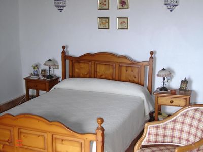 Schlafzimmer mit Doppelbett 1
