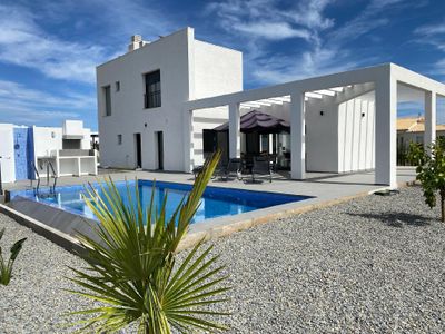 Viila Azafran mit Pool und Terrasse