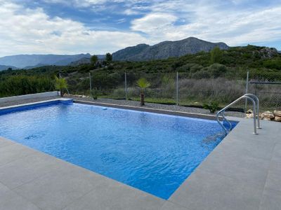 Infinity.Pool mit phantastischem Ausblick auf die unberührte Bergwelt