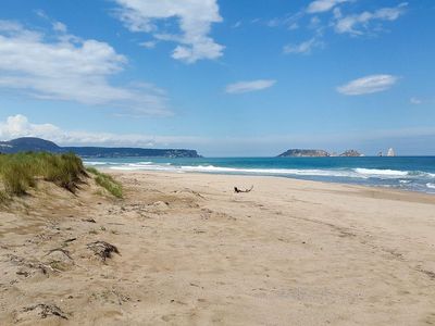 Direkte Umgebung des Objekts. Der Strand mit Blick auf die Islas Medas