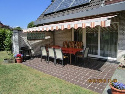 Außenansicht des Gebäudes. Terrasse in Süd-Westlage