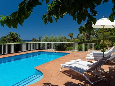 Pool. Pool-Terrasse mit Meerblick