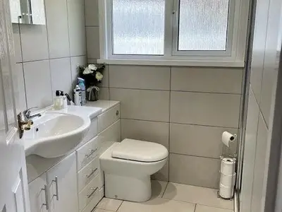 WC. Toilet & Handbasin