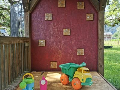 Sandkasten unter dem Spielplatz